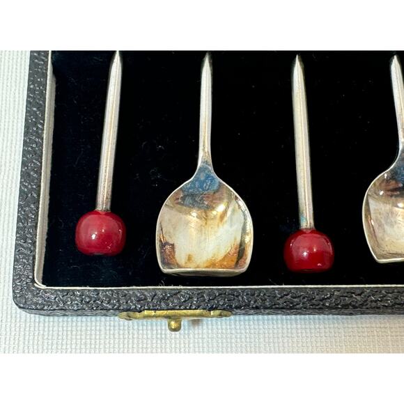 Art Deco Red Cherry Bakelite Muddler Stirrer Cocktail Spoons Set of 8 England - Picture 4 of 15